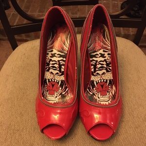 Ed Hardy red leather 5in heel zipper detail sz 8